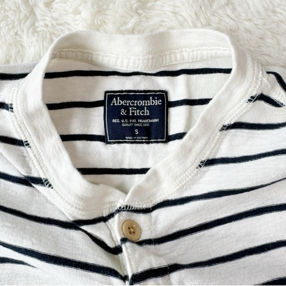 Abercrombie & Fitch Men Blue StripeHenley Long Sleeve Cotton Shirt SMALL Preppy - Picture 2 of 8